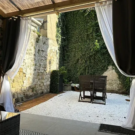 Cozy With Garden شقة
