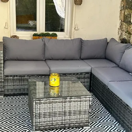 شقة Cozy With Garden